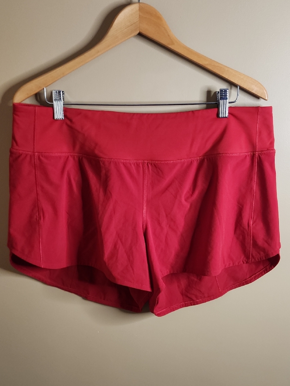 Lululemon Speed Up Short Long *4" Updated Fit in Red. Size 14. #W7AYMT